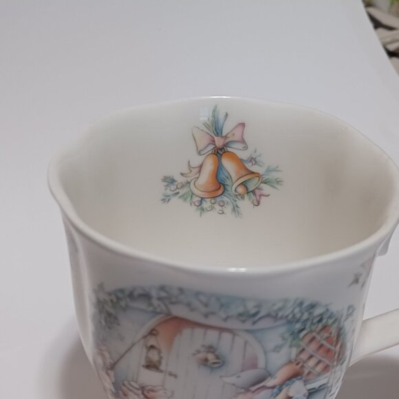 Vintage Royal Albert Tea Cup 1987 The Carolers The Wind in the Willows Christmas - Picture 6 of 6